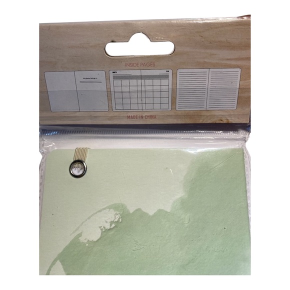 💐4/$20 Green Floral Undated Monthly Planner - Picture 3 of 3